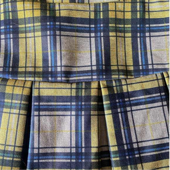 Y2K Yellow Plaid Pleated Skirt – 🌟 Yellow/Navy, Size Large with Built-In Shorts - Picture 9 of 13